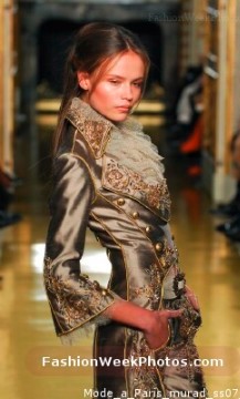 Fashion Week Photos - image on ApparelMagazine.com